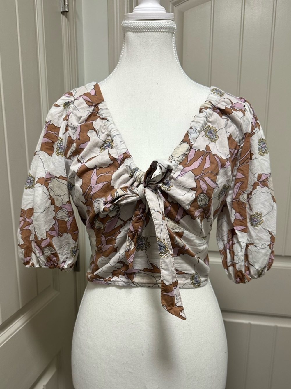 Abercrombie & Fitch Brown and Cream Floral Tie-Front Crop Top